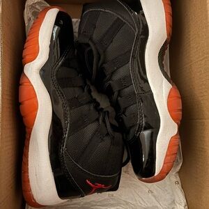 Jordan Men's Black and Red Sneakers